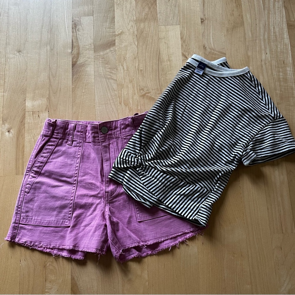 3/$20 ✨ - Girls Summer Outfit - Pink shorts & Cropped stripy shirt